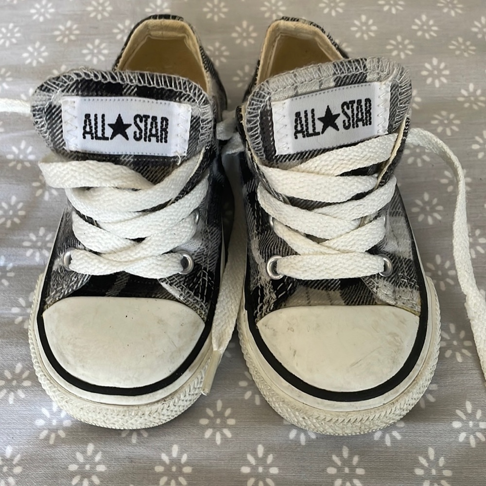 Converse All-Star toddler size 6 sneaker